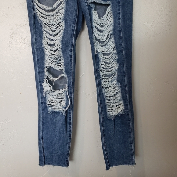 YMI Jeans Dream Fit Distressed Mid Rise Ankle Sz 1 - Picture 3 of 6
